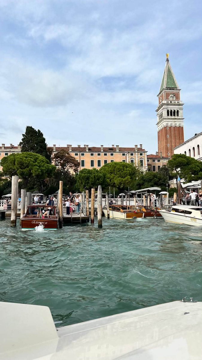 Dalmalys's tweet photo. Il y a trois ans j'étais ici..un voyage riche en émotions sur les traces de mes racines paternelles. 🤗🥰🇮🇹
#venezia 
#italiamia 
#naturephotography
#domenica https://t.co/TYtwqmVHTf