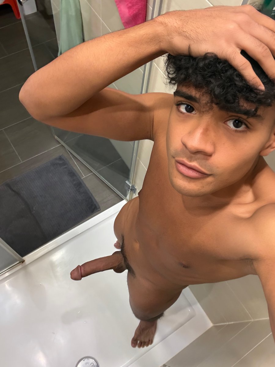 Macetheboy's tweet photo. Wanna shower together? 😉 https://t.co/KKig4iIYym