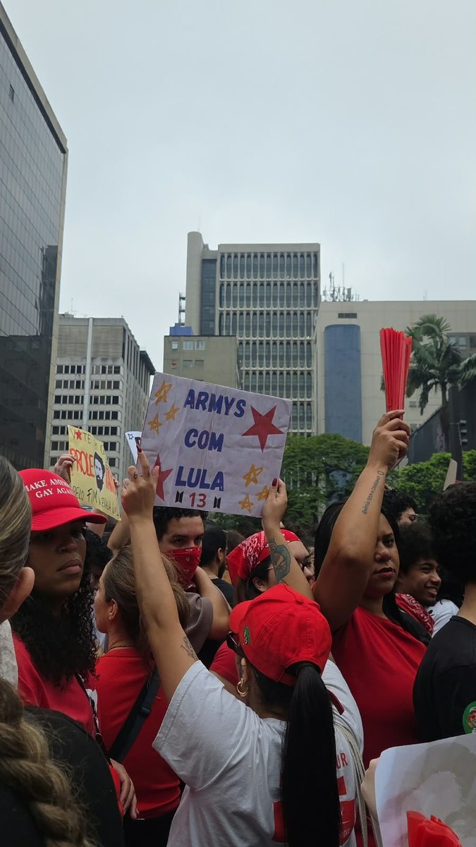 thvfocusbr's tweet photo. ARMYS PELA DEMOCRACIA ❤️⭐️ https://t.co/8yeshDRWUk