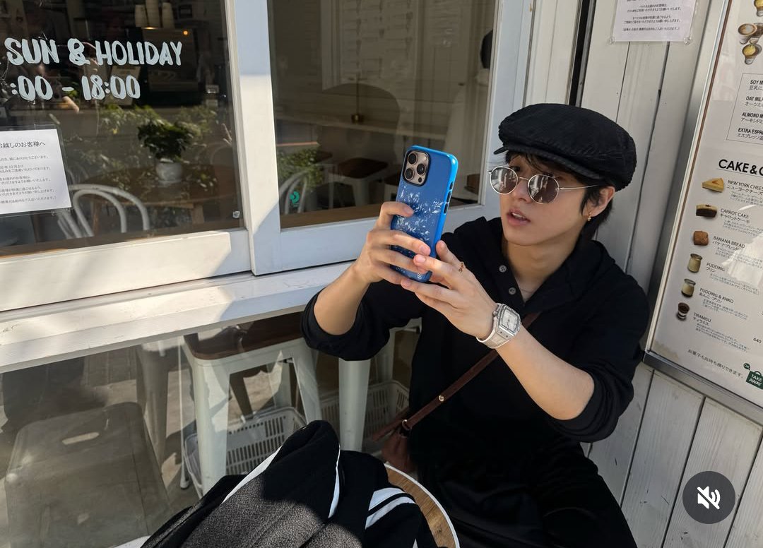 Stay_Hanner01's tweet photo. The bag in Han's latest Instagram post is by Vivienne Westwood.

#StrayKids #HAN https://t.co/pa0ZpulU9b
