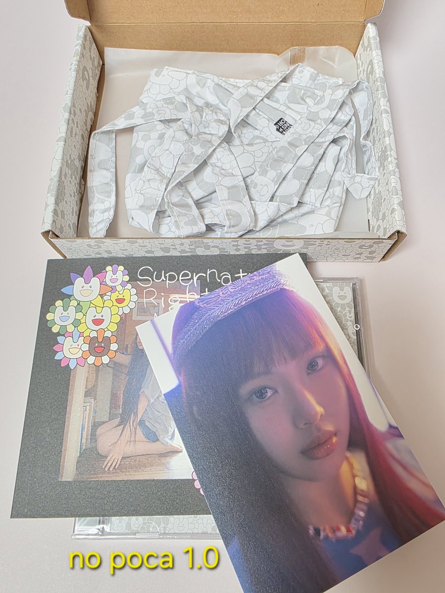 bs_poca's tweet photo. 뉴진스 앨범 슈퍼내추럴 개봉 양도
Supernatural album 무라카미 콜라보 크로스백 cross bag

Opened album
poca pc wts luckydraw  위버스 럭드 공방   md 엠디 가방 키트 특전 미공포 해린 혜인 다니엘 민지 하니 newjeans minji hanni danielle haerin hyein https://t.co/mO1Jr1aewV