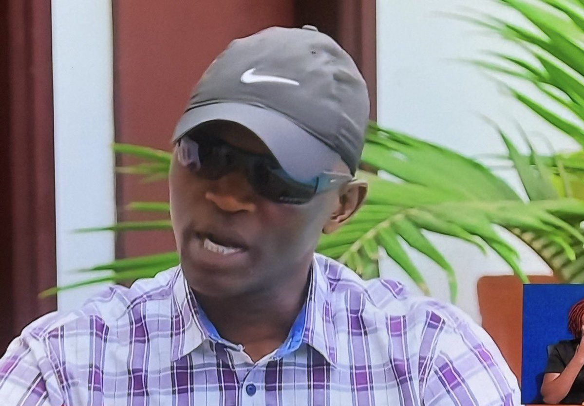 smutoro's tweet photo. "I was more scared than him."
🌻In 1997, Maurice Ogeta was a gym instructor at The Nairobi Club (Lilian Towers). Then more than ten "suspicious men in black suits" walked into the hotel asking to "see" Raila Odinga. No appointment. No introduction.
🌻Ogeta told Citizen TV, on Sunday, that he moved fast. He gave Raila his own track suit and a cap, then led him out through an emergency exit and straight through the hotel kitchen
🌻Raila calmly picked a fruit on the way and chewed it, while Ogeta, by his own account, was the more frightened of the two.
🌻Raila's driver waited outside in his car. Ogeta got him safely to Parliament using a taxi.
🌻Meanwhile, he sent the men in black suits to a room that does not exist: Room 1607, on the 16th floor.
🌻Ogeta believes he saved Raila from a potential assassination. Raila seems to have thought so too. He knew what had happened, and Ogeta went on to work for him.
🌻A gym instructor, a borrowed track suit and a fake room number. Sometimes history turns on the person who stays calm!