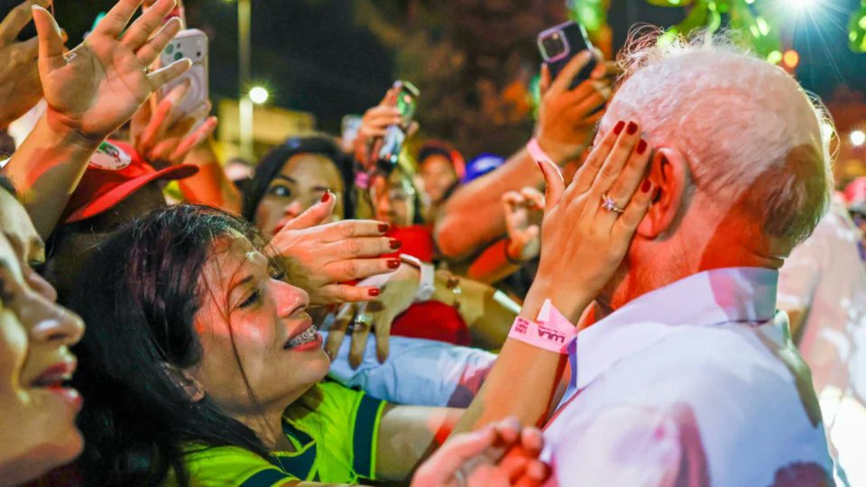gazetadopovo's tweet photo. Tomar banho e não usar drogas: perfis pró-Lula dão dicas para pedir voto nas ruas

https://t.co/TtBuAOHLA2 https://t.co/Cy40PL2vEi