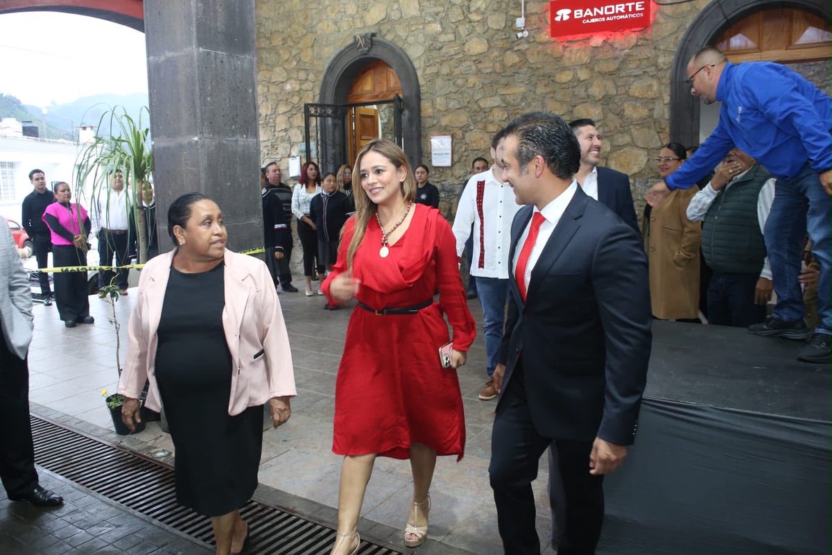 PRIdePUEBLA's tweet photo. ❤️💚 ¡Compromiso y cercanía con las familias poblanas!

Nuestra presidenta @xitlalicceja acompañó a Maximino Muñoz Vázquez en su Segundo Informe de Gobierno en #JuanGalindo, donde se destacaron las acciones y compromisos con la ciudadanía. 

#PRIPuebla https://t.co/Ppuk9JKb2F