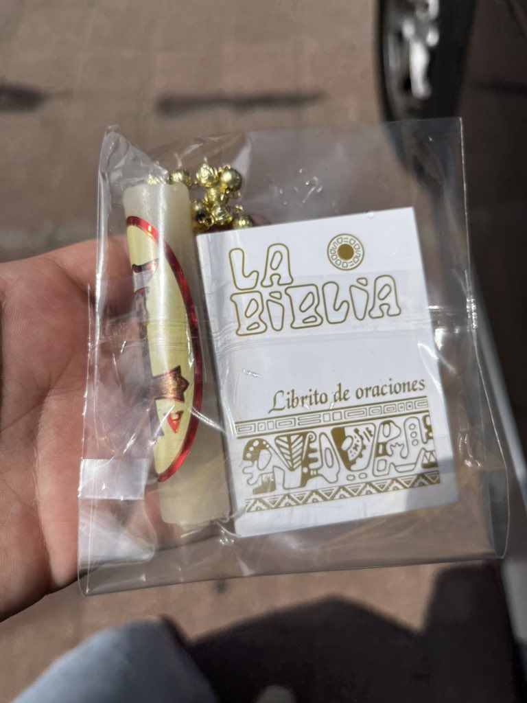 _ccarass's tweet photo. ya dan freebies en misa, padrísimo https://t.co/Mjs4rEjNwx