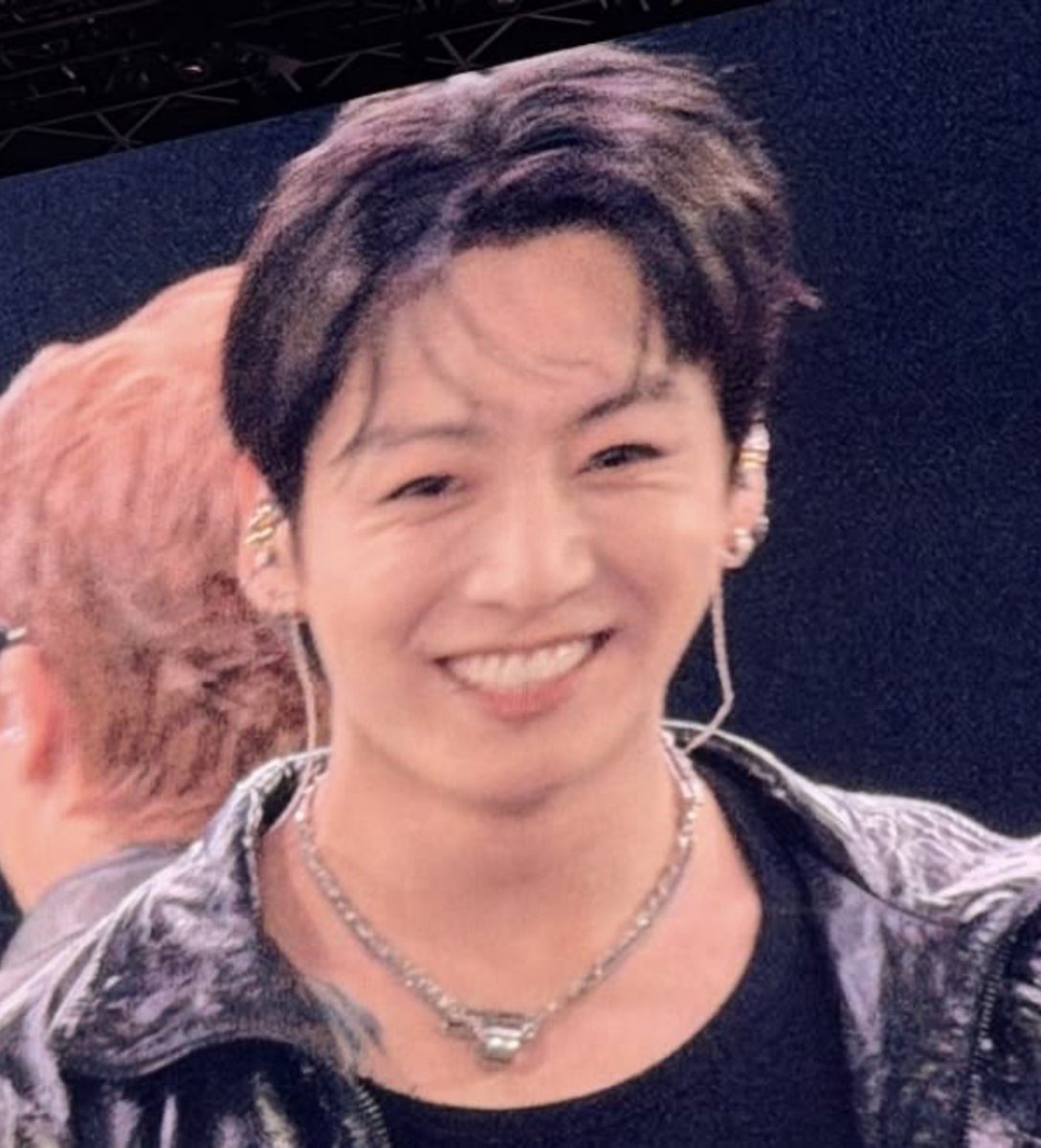 jaykayIvr's tweet photo. i love it when he smiles like this :( 💗 https://t.co/fMVI2ONuqN