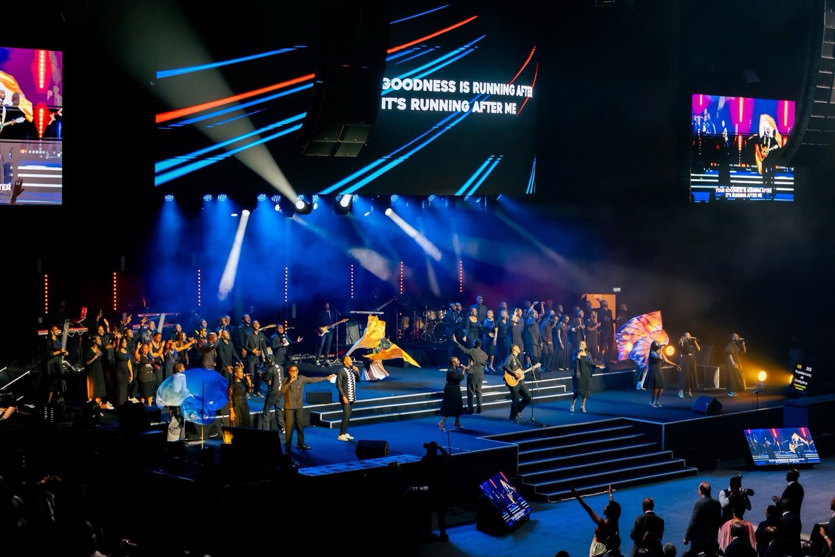 FirstLadyRwanda's tweet photo. ‘’Africa New Life Ministries, ntabwo mwabaye umuryango cyangwa itorero risanzwe, rikorera  umurimo waryo mu Rwanda. Mwarakoze kuba abafatanyabikorwa beza muri uru rugendo rwo kubaka umuryango Nyarwanda.

Turabashimira ko mwabereye ababyeyi abana batari kuzamenya Papa cyangwa Mama, kuko bagizwe imfubyi n’amateka. Turabashimira ko mwaduhamirije, ko ubutumwa bwiza atari ububwiriza abantu ko hari ijuru gusa, ahubwo ari ubwubaka umuryango w’Imana muri ubu buzima dufite uyu munsi ku isi.'' -  Nyakubahwa Madamu Jeannette mu Igikorwa cyo kwizihiza isabukuru y’imyaka 25 ya @newliferwanda | Kigali, 11 Ukwakira 2026

Mushobora gusoma ubutumwa bwose hano: https://t.co/zWFl3GHSnq