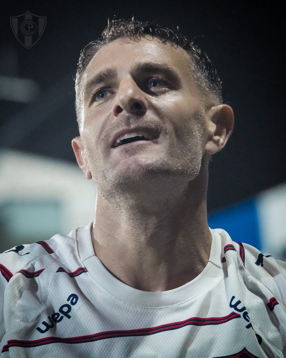 RomeoOrtigoza's tweet photo. En un Cerro irregular, sin asistidores sostenidos. Sin meterla de penales...
Pablo Vegetti es el goleador del torneo.
Es un parámetro para el análisis a fondo entre tantos temas para el Martes en el streaming de #LaMitadMásUno #EnCasa 🔥❤️💙 https://t.co/mhtvPU6fME