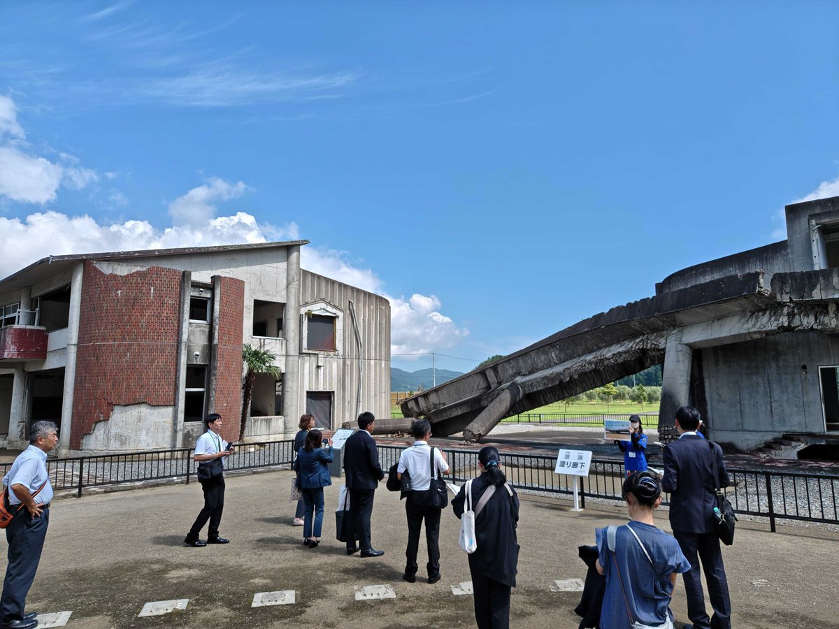 TOHOKU_VOL's tweet photo. 8月19日に福岡県校長会の方々に、大川小語り部ガイドを実施しました！
午前は学生が大川小語り部ガイドを行い、午後からは門脇小学校の語り部の方のお話を聞きました。
一日を通して防災意識を高める有意義な時間となりました！
＃東北大学 ＃東北大学SCRUM #大川小学校 ＃語り部 ＃震災伝承 https://t.co/2h7WKltfpT