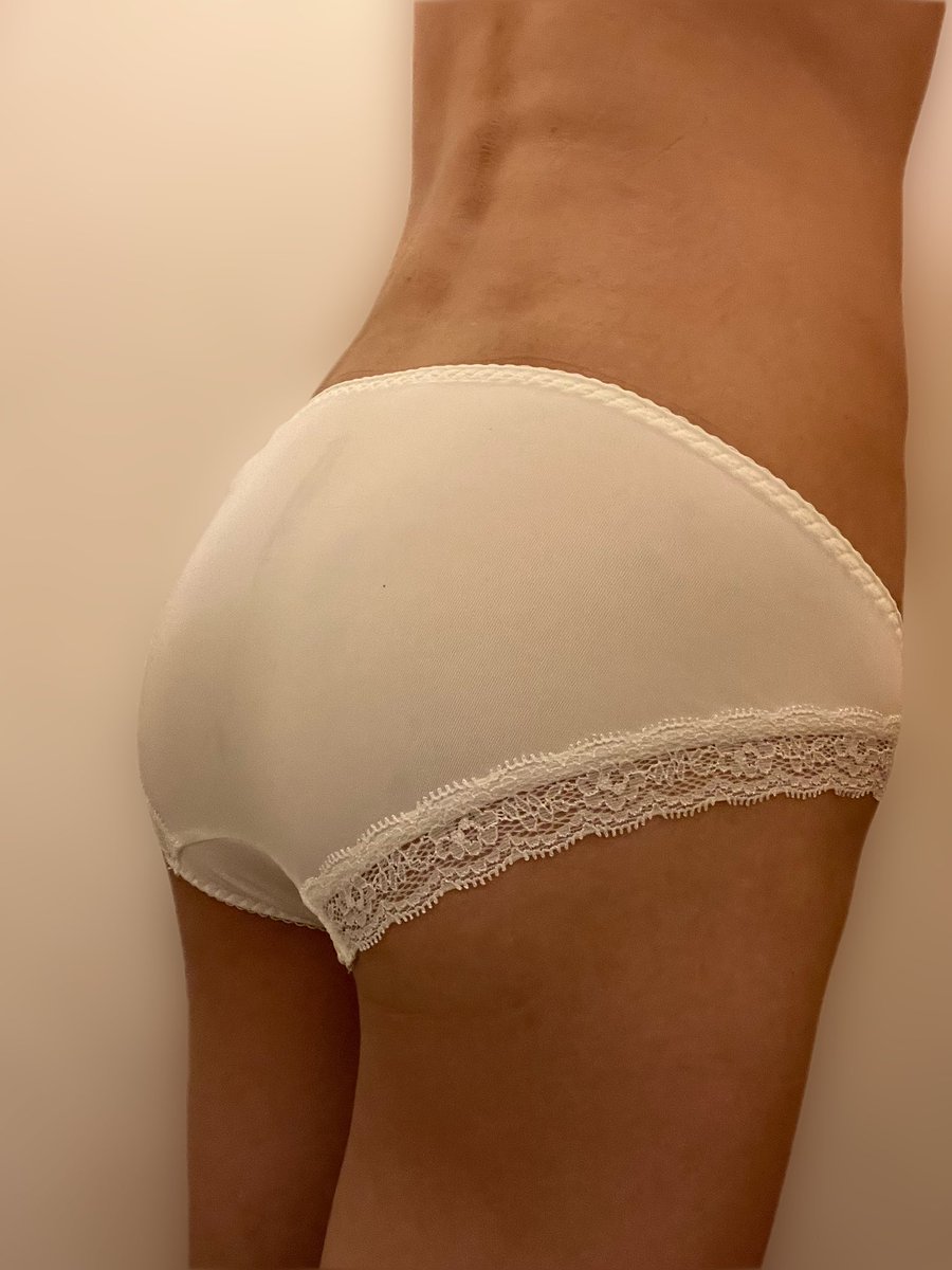 unknowng1xq's tweet photo. みんな大好き純白パンティ♡ https://t.co/S5VtZgKQPh