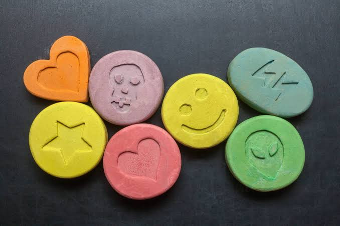 hunterrule47189's tweet photo. My dad is such a fan of verity he takes these verity pills everyday look you can see verity https://t.co/JrBM4NIWeh