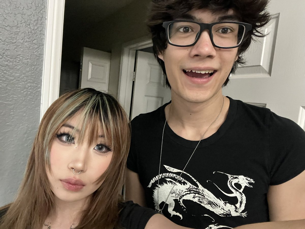 gmailpill's tweet photo. It’s our 2 year today I love him so much https://t.co/ydYoeW7s12