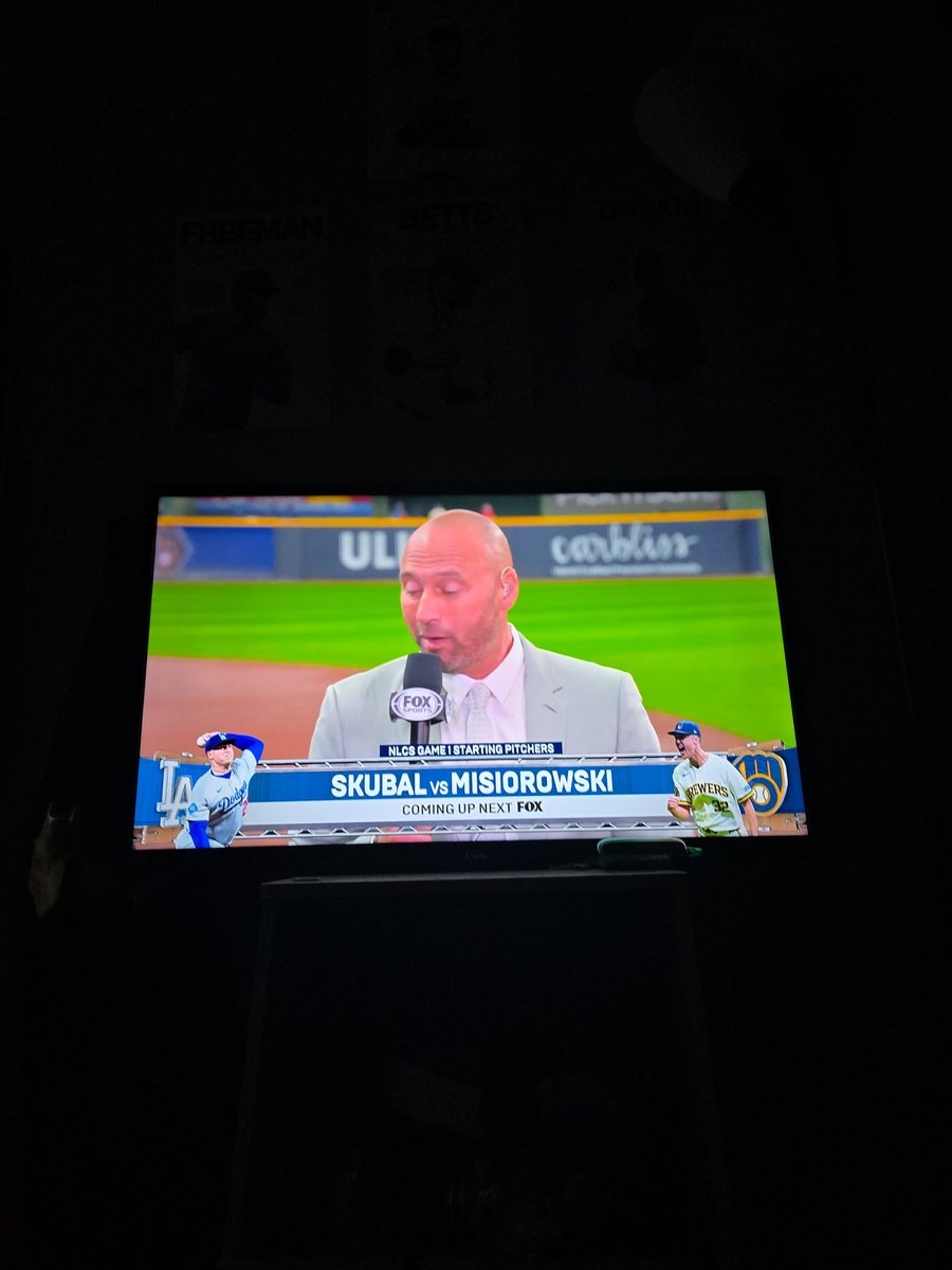 VictoriaEakins4's tweet photo. Dodgers in 5 https://t.co/fSHEvxgXpq