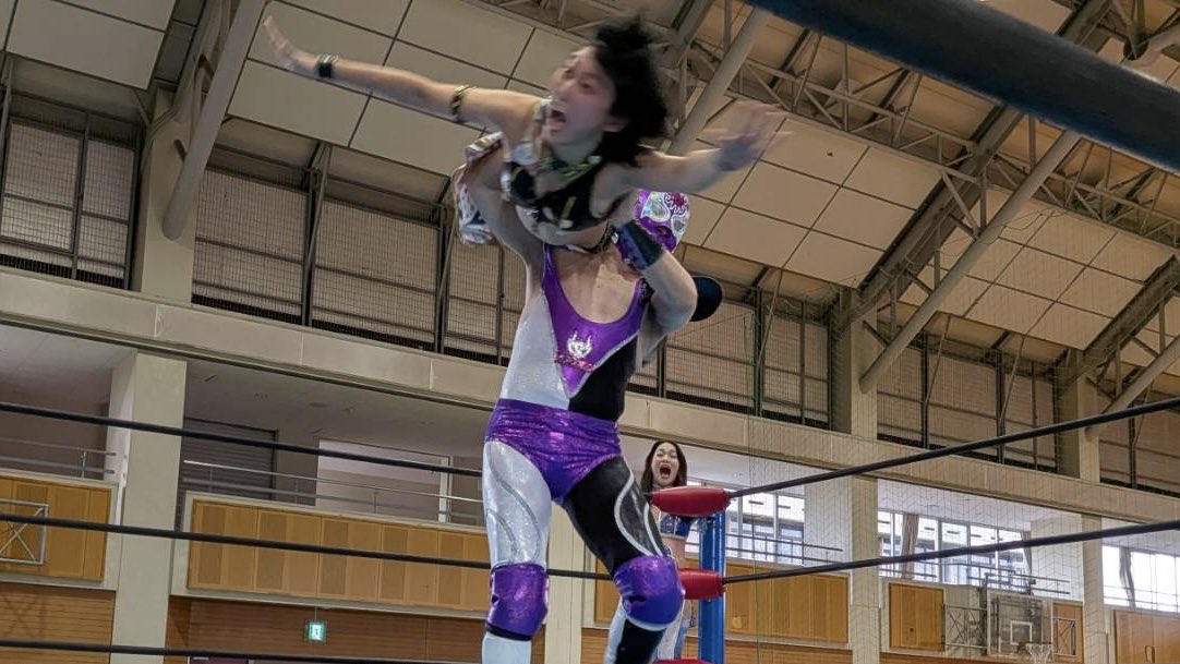 delfin0922's tweet photo. 華激、福岡大会。
くるくる回した。咲村良い顔をしてるな。
セリナも良い顔。
プロレスは顔でする。
福岡は毎回楽しい。地方からプロレス人気を復活だ！
本日10/13は宮崎県都城市で13時から！
皆様のご来場お待ちしております。
入場は無料ですよ！！ https://t.co/HvUMYVwdhl