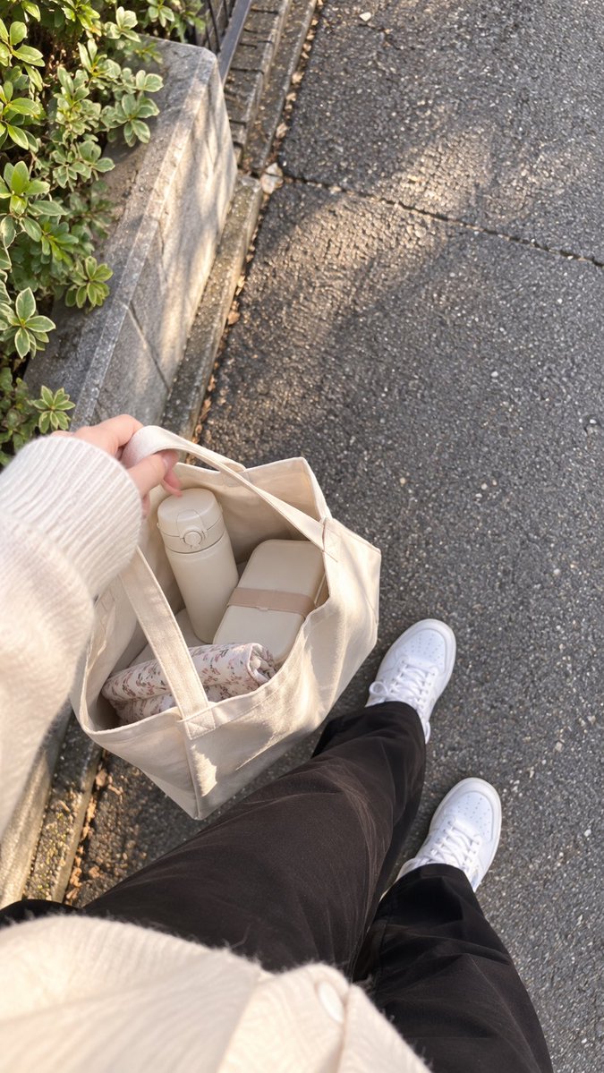 yuzu__cafe's tweet photo. おはよう☀️
今日はカフェのバイトです☕️
お弁当と水筒も入れたし、準備できた☺️

帰ってきたら、昨日言ってた卵焼きの練習をしてみようかな🍳
お休みの人も、お仕事の人も、いい一日になりますように🌷
行ってきます。 https://t.co/Ote4CUSE3r