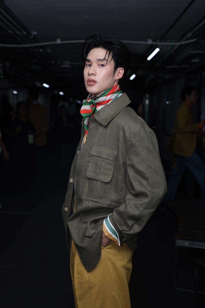 CinemaSerieNews's tweet photo. PEAK BIFW26 SIAM PARAGON
#PeakPeemapol en la pasarela del desfile de #37C #BIFW2026 #ThirtysevendegreesCelsius en la #SemanadelaModaInternacionaldeBangkok de #SiamParagon2026 
#SiamParagonBIFW2026xPearlPeak #PearlPeak #37DegreesCelsius #blthai #FlowerBoy #Moda2026 #Tendencia https://t.co/bj9KdbJUFi