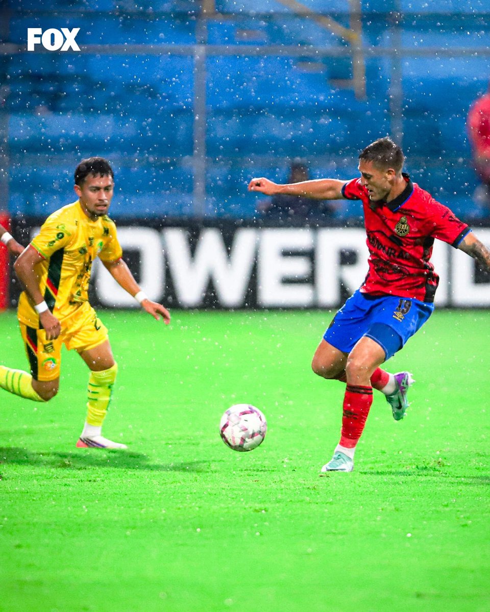 foxdeportes_gt's tweet photo. 🔴👹 Imágenes del primer tiempo en El Trébol, donde Municipal vence 1-0 a Marquense con la anotación de Jefry Bantes
#LNFGenFOX https://t.co/yMMkJLdZHz