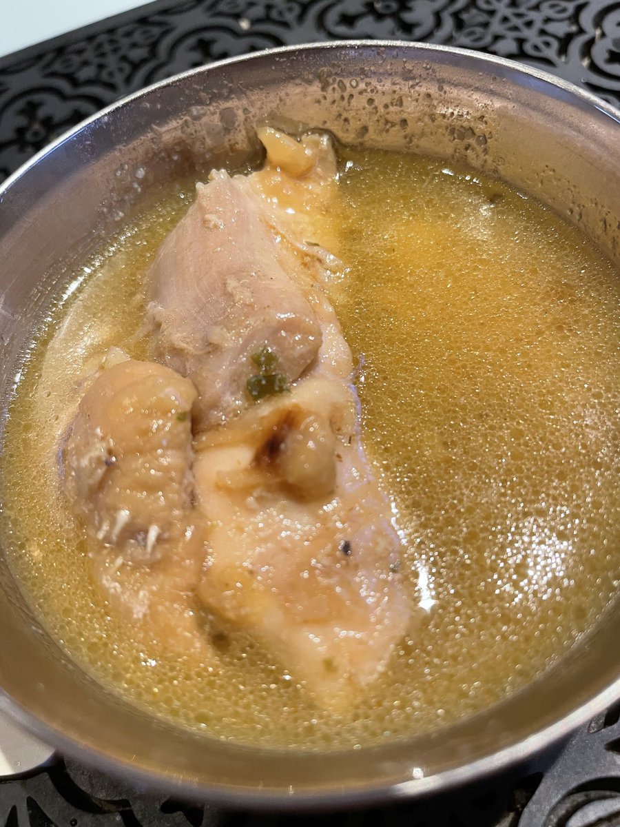 BlueOhmiya's tweet photo. おはようございます
祝日ですが11:30〜15:00営業します
限定は塩チキンカレー🍛
スパイスも味つけもシンプルだけどどこか深みのある飲めるカレーです
混ぜたりしながらお楽しみください😊
連休晴れてよかった☀️ランチビール🍺おすすめです
#大宮スパイスカレー https://t.co/WpBVGKLVxx