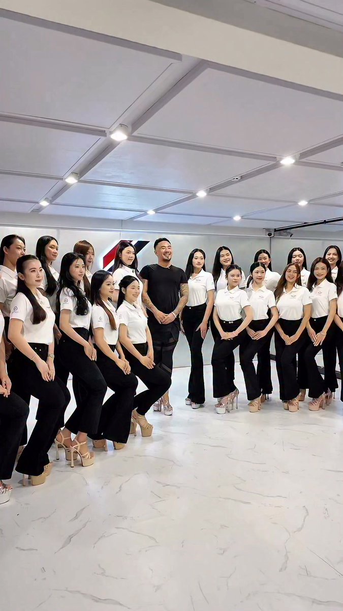 paudelro's tweet photo. Miss FPTU Cần Thơ 2026 x Bi Tô Catwalk Class: Hành trình tỏa sáng cùng những bước catwalk đầy tự tin. https://t.co/S8YdzFmKgw