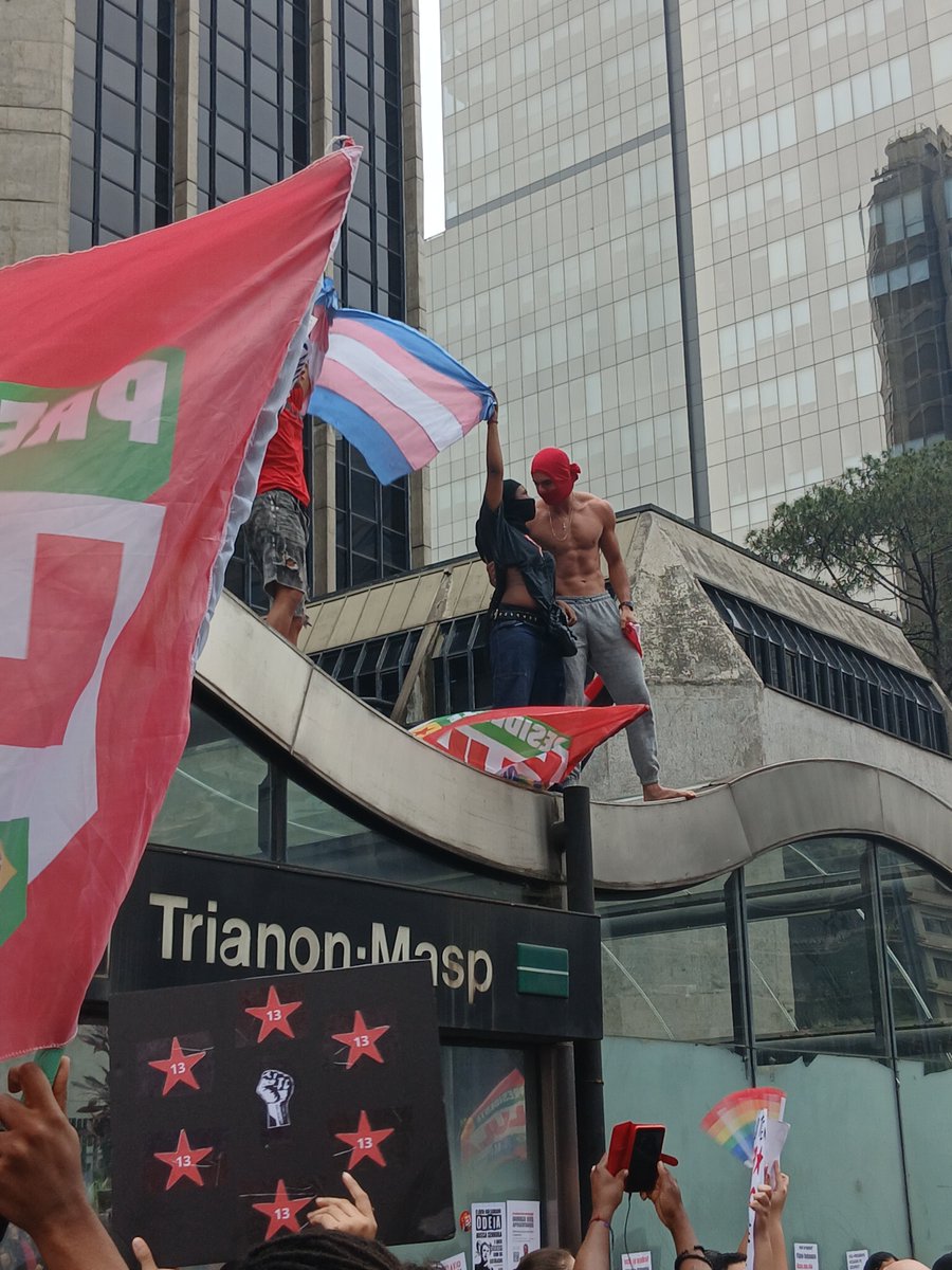 paubellise's tweet photo. GENTE O GOSTOSO DA AVENIDA PAULISTA PARECE QUE NAMORA E A PESSOA É GOSTOSA TAMBÉM CASAL DE GOSTOSOS https://t.co/JwuFbZXVSm
