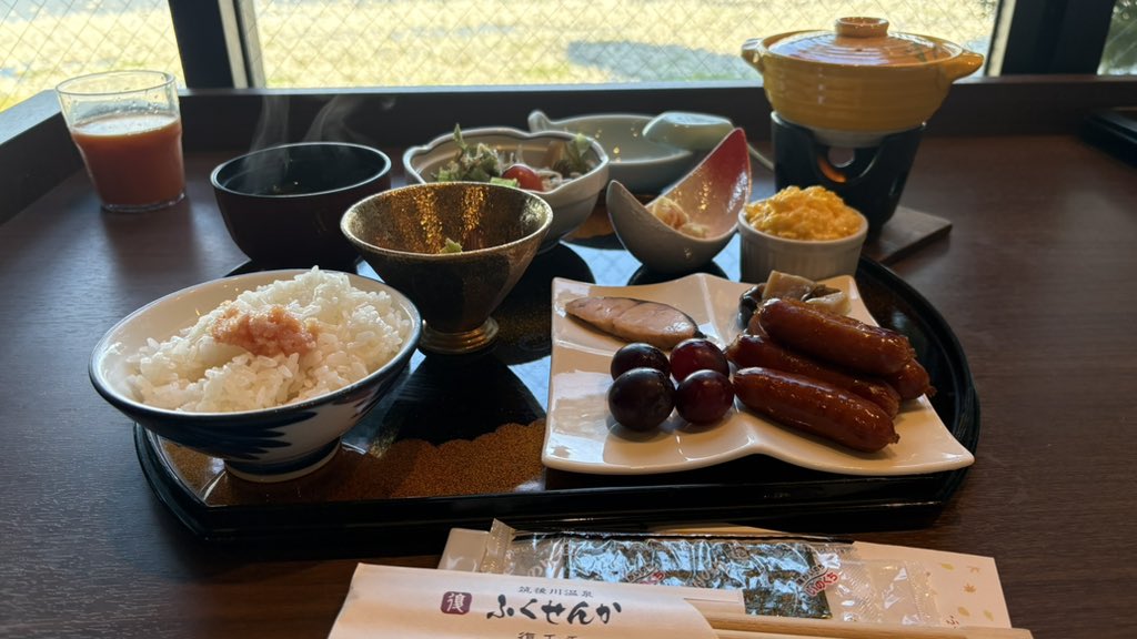 kurorange_lr's tweet photo. 朝食と自分だけ違うくない？と疑問の視線を投げつける息子氏 https://t.co/3B8QDo3hy4