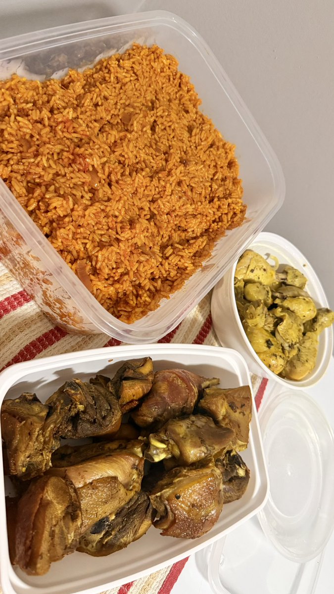 lifeofuduak's tweet photo. My favorite time of the day is when I get to cook for my loved ones! The best part, when they complement it and ask for more❤️❤️❤️
Enjoy my catfish stew, jollof rice and chicken. https://t.co/Ykf4Q2mJEx