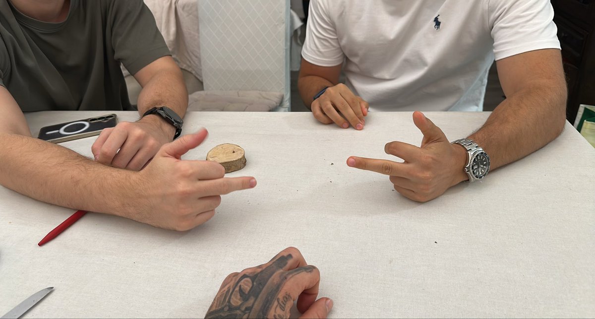 ALPHAINKEDGOD's tweet photo. Estoy con 3 colegas me apetece humillar y reírnos quien hace videollamada #FinDom #Cashmaster #cashgod #cashalpha #FinDom #Cashmaster #cashgod #cashalpha #dom #sniff #serve #send #cashmaster #serveyourhsalpha #feet #malefeet #footfetish #cashmaster #findom #footworship #cashslave https://t.co/vvNhKZPBAQ