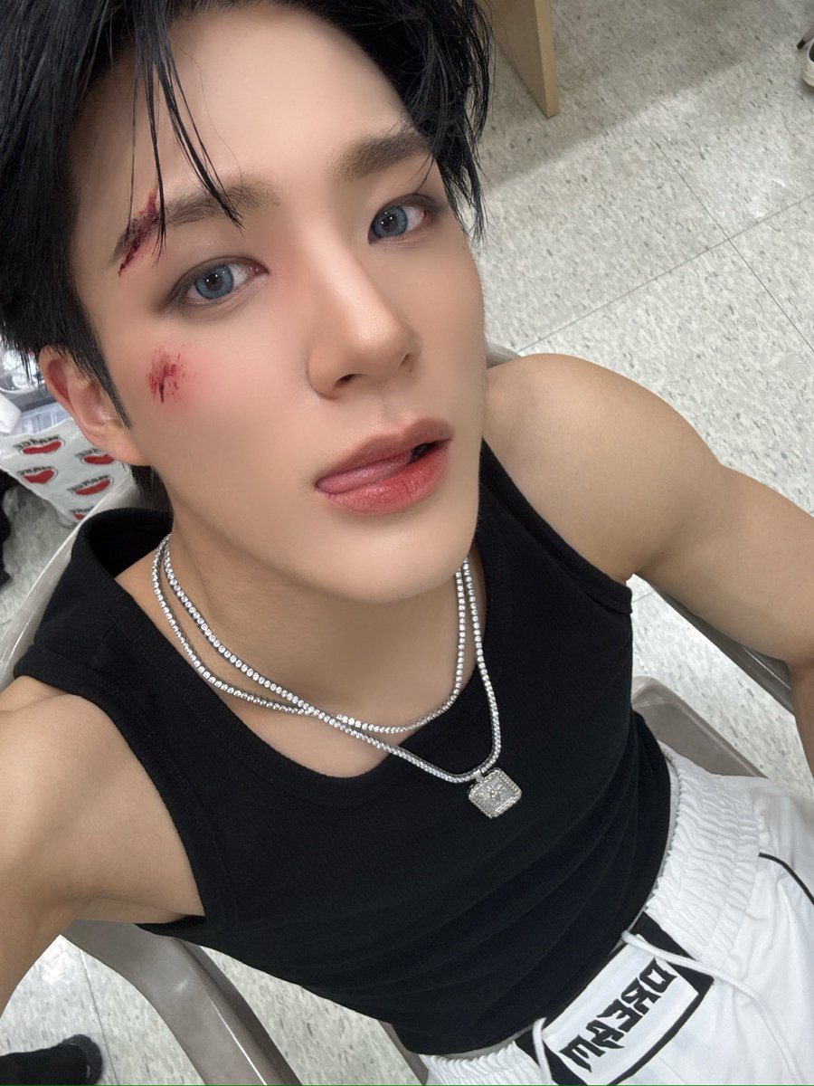 meowfiesboi's tweet photo. อีกรอบนะ สเต็ปเคะอะ กรุตราย น้องเจโน่คนสวยของพี่ ใครจะไปสวยสู้หนูได้คะ ตาก็สวย ปากก็สวย แก้มก็สวย แล้วจริตหนูแต่ละรูปพี่จะอยู่ยังไง ชีทำถึงทุกองศา ชีไม่เคยปล่อยให้ความสวยได้พักเลยแม้แต่วินาทีเดียว นี่เพิ่งชมรูปก่อนหน้าเสร็จ รูปถัดมาสวยอีกแล้ว จะเอายังไงกับพี่ แล้วความเคะมันออกมาจากไหนเยอะแยะ หนูมีโรงงานผลิตจริตเคะส่วนตัวเหรอ ทำไมผลิตได้ตลอด 24 ชั่วโมง ชีสวยแบบมีระเบียบวินัยมาก ตื่นมาสวย กินข้าวสวย นอนสวย วันหยุดก็ยังสวย ไม่เคยลางาน ไม่เคยขาด ไม่เคยมาสาย ดิฉันขอเสนอให้ความเคะของน้องเจโน่ได้รับตำแหน่งพนักงานดีเด่นประจำปีพร้อมโบนัสสิบสองเดือน เพราะตั้งแต่รู้จักกันมาไม่เคยเห็นชีทำงานบกพร่องเลยสักวัน