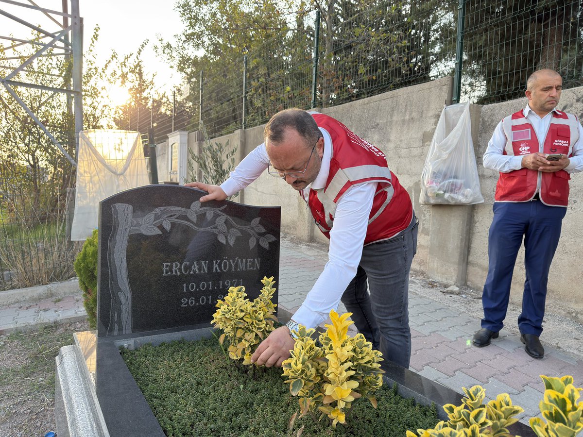 Chp_Maltepe1's tweet photo. Başıbüyük mahallemizde gerçekleştirdiğimiz çalışmalar sırasında Başıbüyük Mezarlığı’nı ziyaret ederek, çok kıymetli parti büyüklerimizi kabirleri başında saygı, sevgi ve minnetle andık.

Emekleri, mücadeleleri ve partimize kattıkları değerler daima hafızalarımızda yaşayacak. https://t.co/MWi2PSKUmW