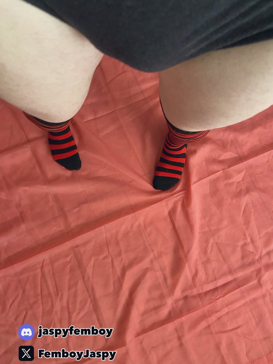 FemboyJaspy's tweet photo. Enough promotion for now. Free thighs and bulge! !>~<! #femboy #femboythighs #twink #thighs #twinkthighs #bulge #femboybulge https://t.co/ZIV8sSPXyB