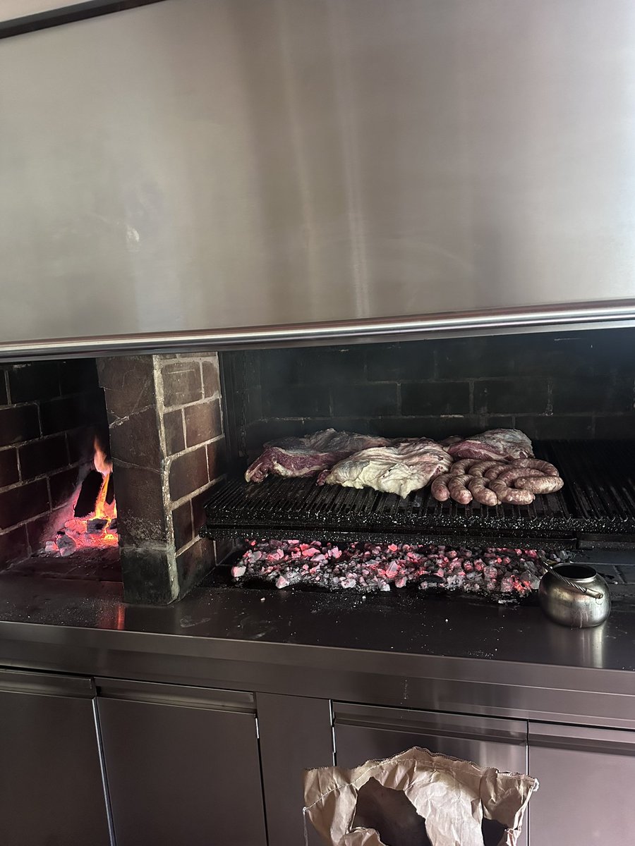 flatteryARG's tweet photo. Carne y amigos https://t.co/XSJehM4oMM