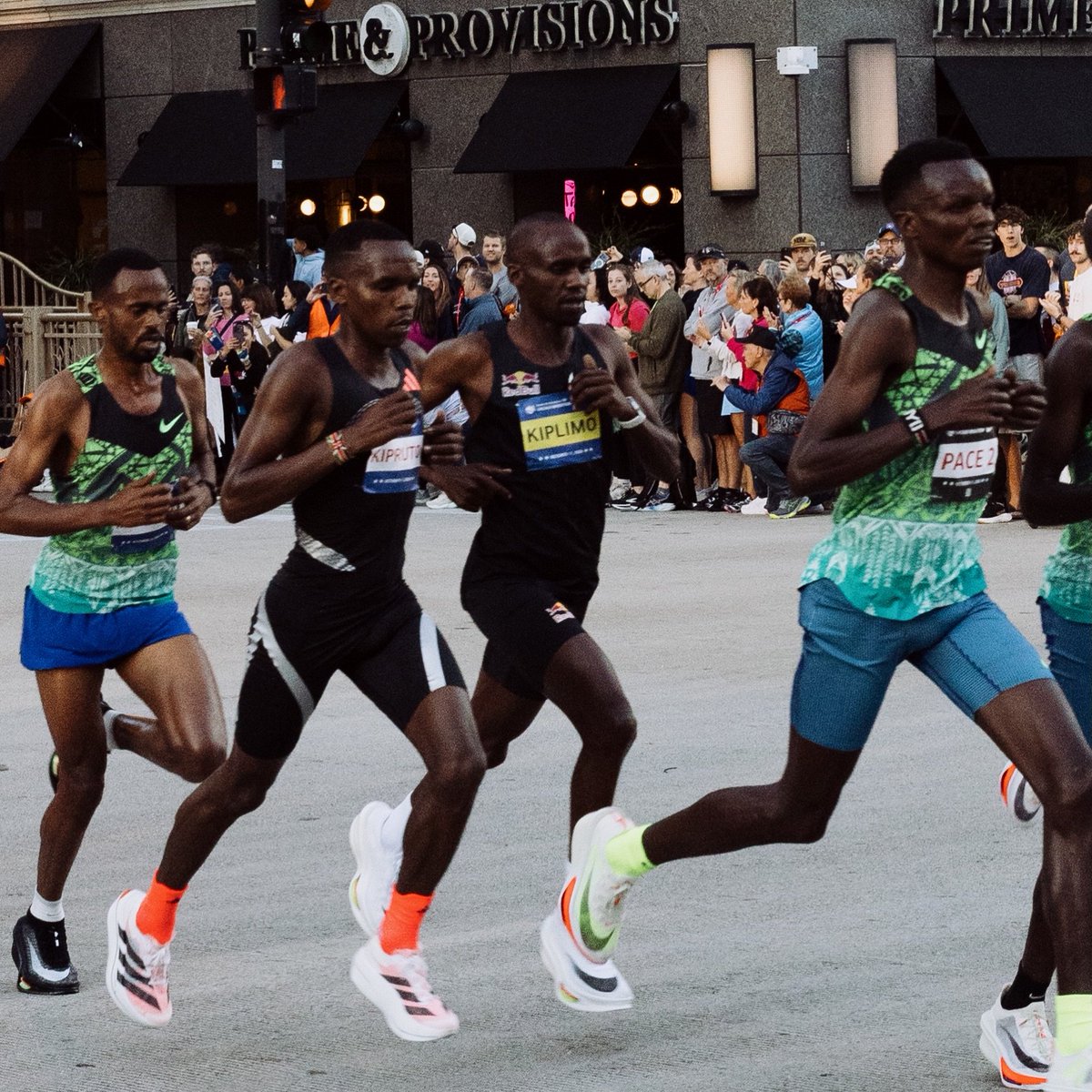 UgaAthletics2's tweet photo. 🇺🇬👏 RESPECT, JACOB KIPLIMO!
Despite pulling his hamstring just after the 30km mark, Jacob Kiplimo showed incredible courage to fight to the finish, securing 4th place at the Chicago Marathon in 2:04:18. https://t.co/QdgSwvqUpU