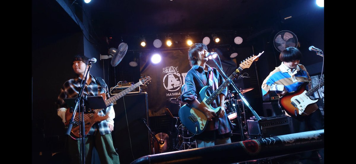 masa855R's tweet photo. Suzumushi全国ツアー初日
ライブ前にSuzumushiの羽の集合写真撮影
ライブはステージが近くてビックリ🫨
次回、金沢も楽しみ‼️
#Suzumushi
#suzumushi
#suzumushi全国ツアー
#Suzumushiの羽 https://t.co/KWKykzng09