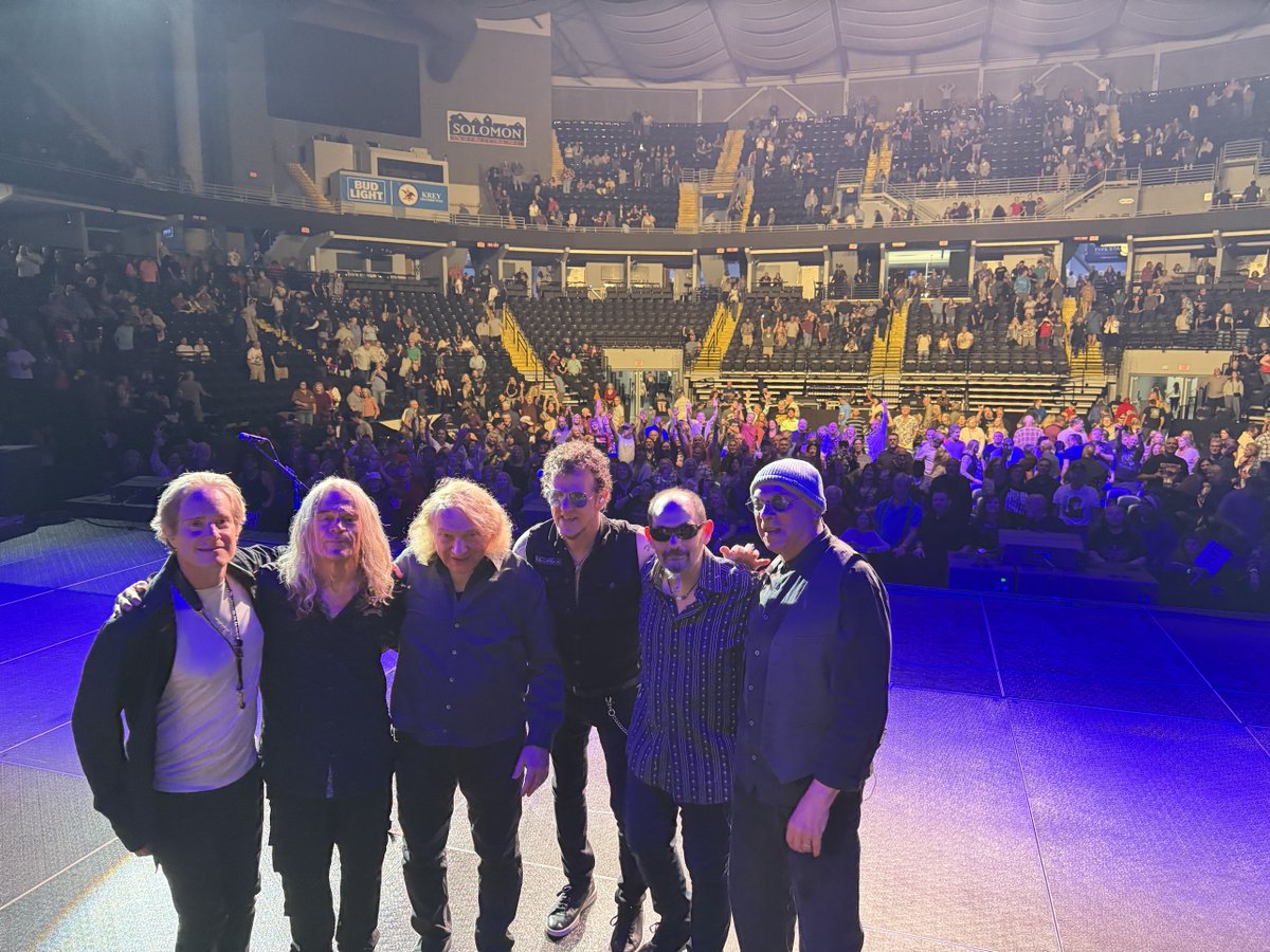 GrammLou's tweet photo. The Family Arena , Saint Charles, Missouri - The Lou Gramm All Stars Farewell Tour with special guest John Waite on Saturday, October 10, 2026.
Photos by @GaryHoey https://t.co/5729YJz648