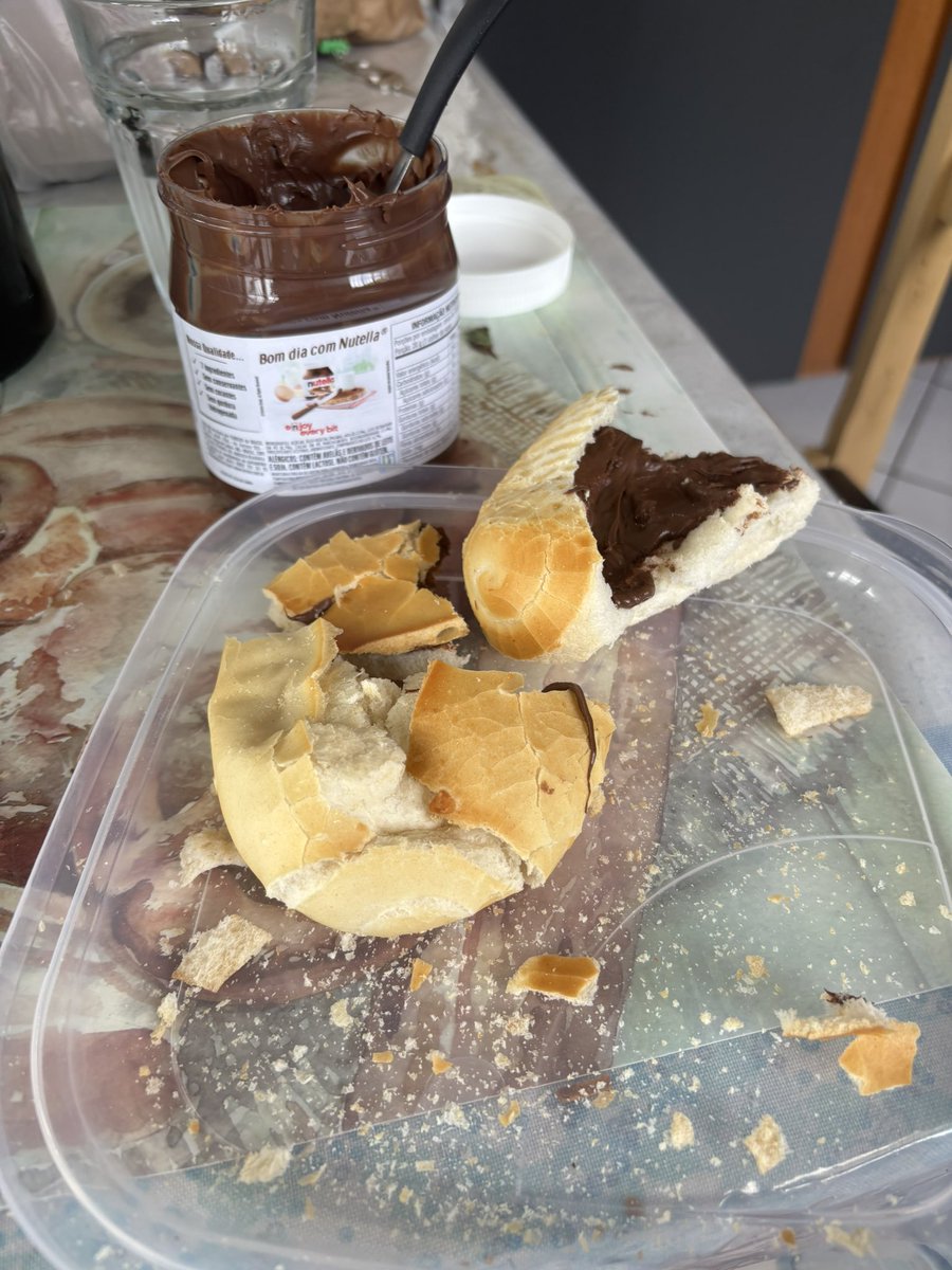 ahsthirteen's tweet photo. 2 potes de Nutella pq simmm #kleptotwt #cleptotwt https://t.co/2JLxzQNd8E