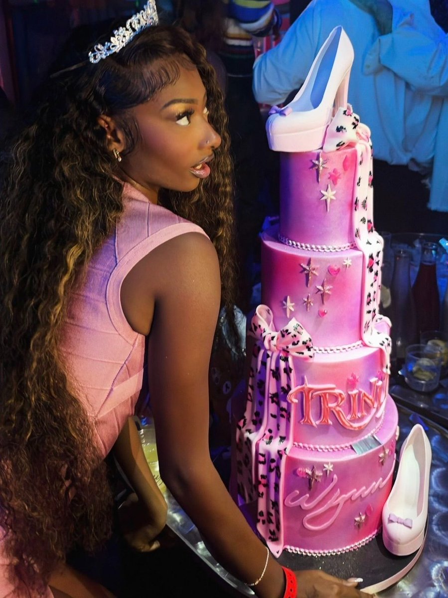 username000121's tweet photo. everything trinity 

(d- song, movie, color, &amp; emoji)

song: freal luv ft. tinashe (only for real love 😛 &amp; dat 2016 vibe)
movie: something about being unapologetically girly, fashion-loving, sweet, &amp; kind 🤏

#15daysofTrinity #LibraTrincess https://t.co/k29xoTZb0N