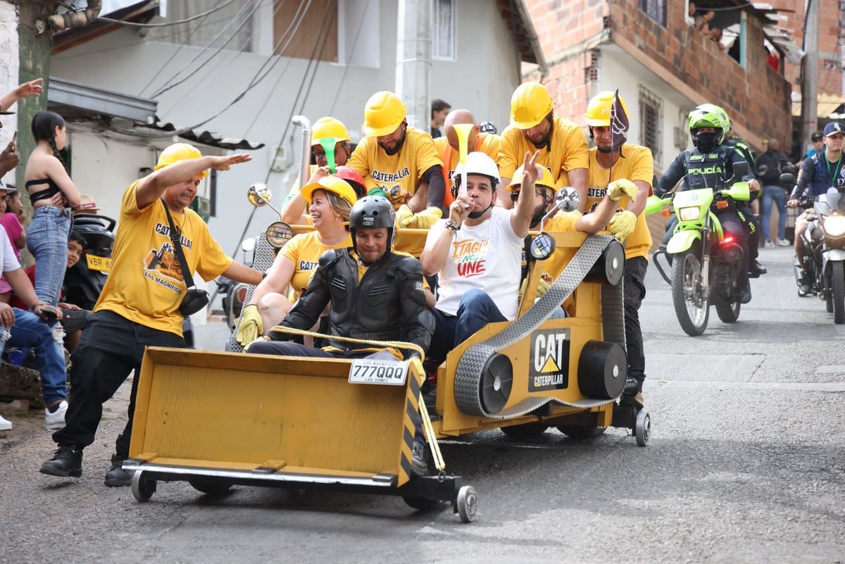 TrujilloItagui's tweet photo. En la vereda Los Olivares nos gozamos al máximo la carrera de rodillos! Manteniendo vivas las tradiciones y el orgullo de los itagüiseños.

#Itagüí https://t.co/vvaKlBIlhL