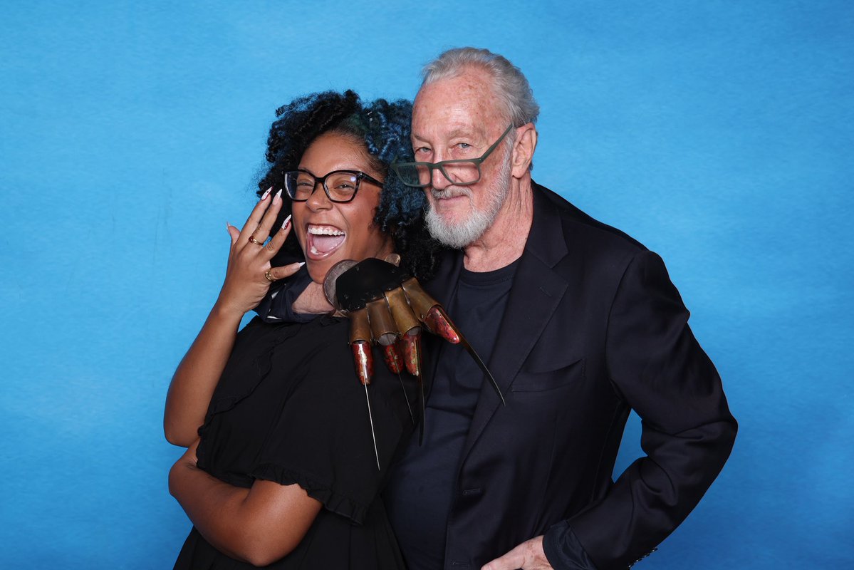 PhyferRage's tweet photo. What’s better than meeting one horror icon? Meeting two 🤭😈 https://t.co/aur3qlHKEf