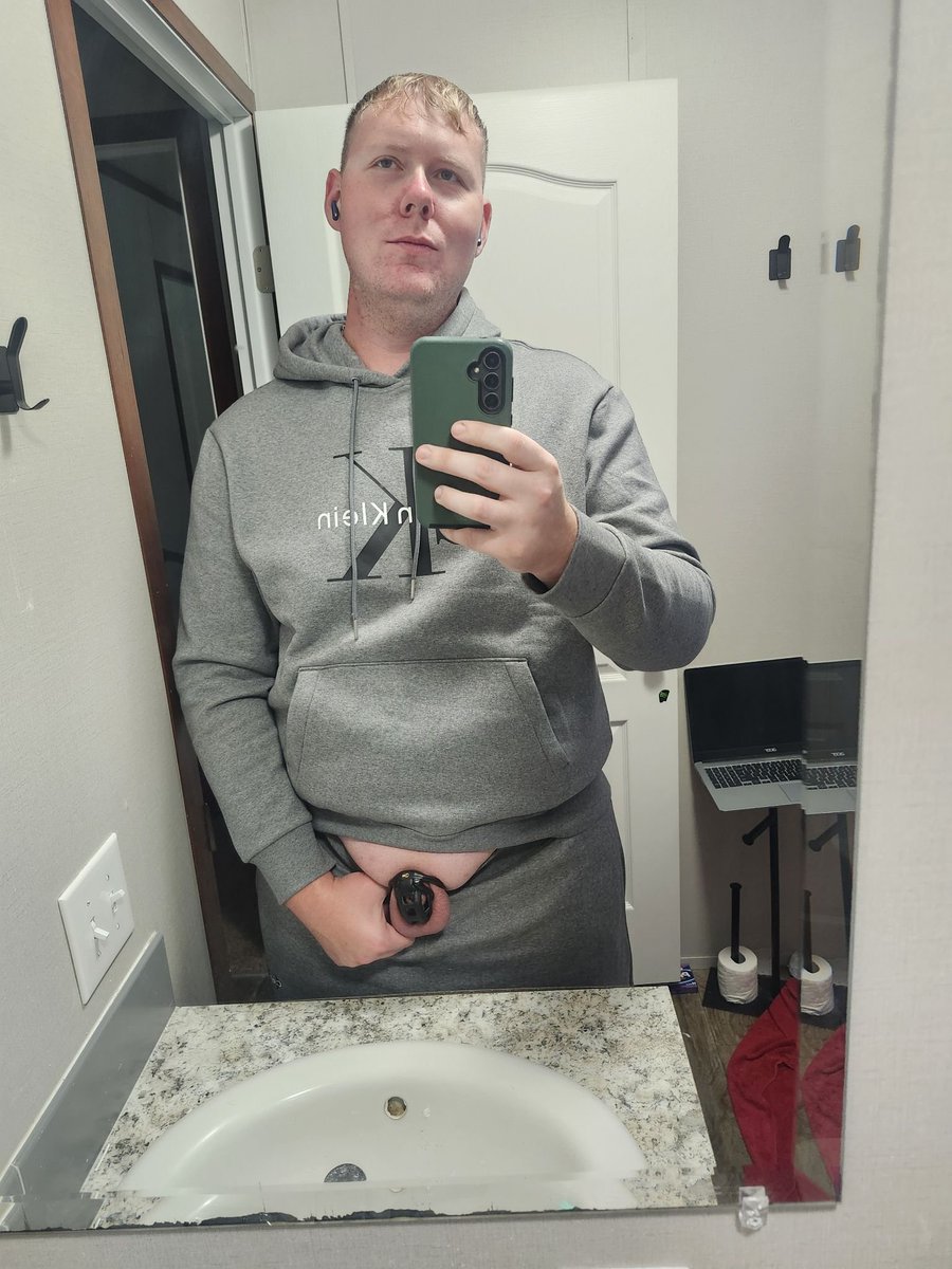 BulgeChav's tweet photo. Day 11 of #locktober. Still caged but cant control itself so we had some leakage last night ๐
Leak tax paid โ
๏ธ
#cagedsub #cashsub #cashfag #fagtax #domboss #domchav #chavintraining https://t.co/LtagOKLwBt