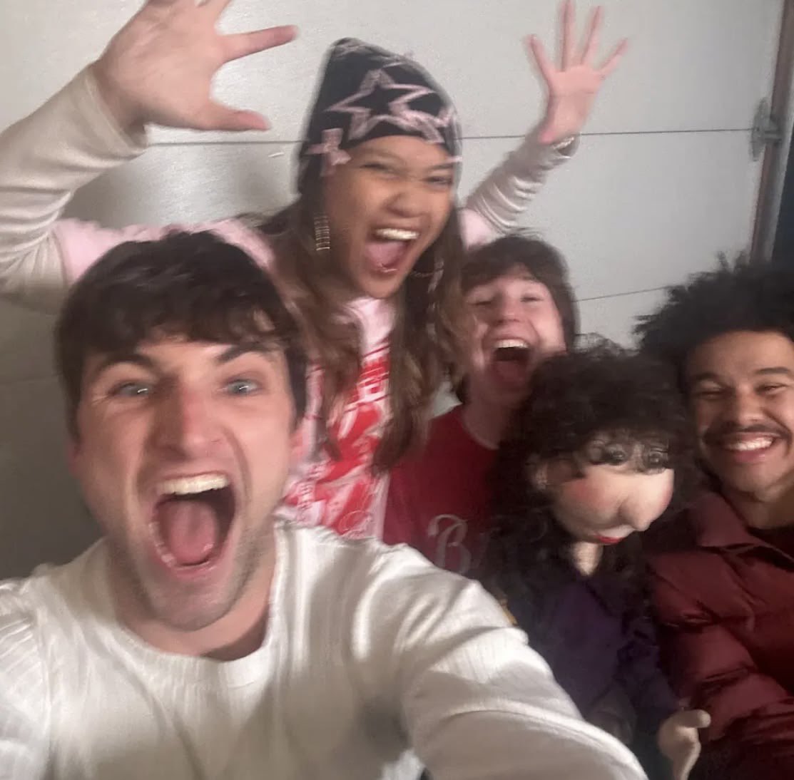 Faeserit's tweet photo. Bunch of Friends and what i think their genshin vision/weapon would be - a thread🪡 https://t.co/PQAHMCWaWr