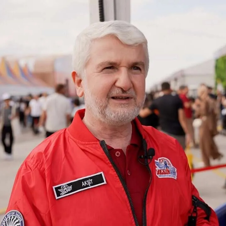 bosunatiklama's tweet photo. TUSAŞ Motor Sanayii Genel Müdürü Akşit:

▬ Türkiye'den kök hücreleri çaldılar götürdüler, Türk milletinin genetik yapısının haritasını çıkarıyorlar.

▬ Sadece Türk milletine etki edecek silah yapabilirler. Teknolojiyi görüyorsunuz.

▬ Tedbir almamız lazım, bilim adamlarımızın olması lazım.

▬ Yüz binlerce yıldır insanlara bulaşmamış olan virüsler yarasadan, kuştan bulaşır mı? Bulaşmaz.

▬ Birileri o virüsü alıp laboratuvarda DNA'sı ile oynayarak modifiye ediyor, insan hücresine yapışacak hale getiriyor.

▬ Bir yerlerde kimsesiz mahkumların üzerinde deneyerek biyolojik silah olarak dolaba koyuyor.