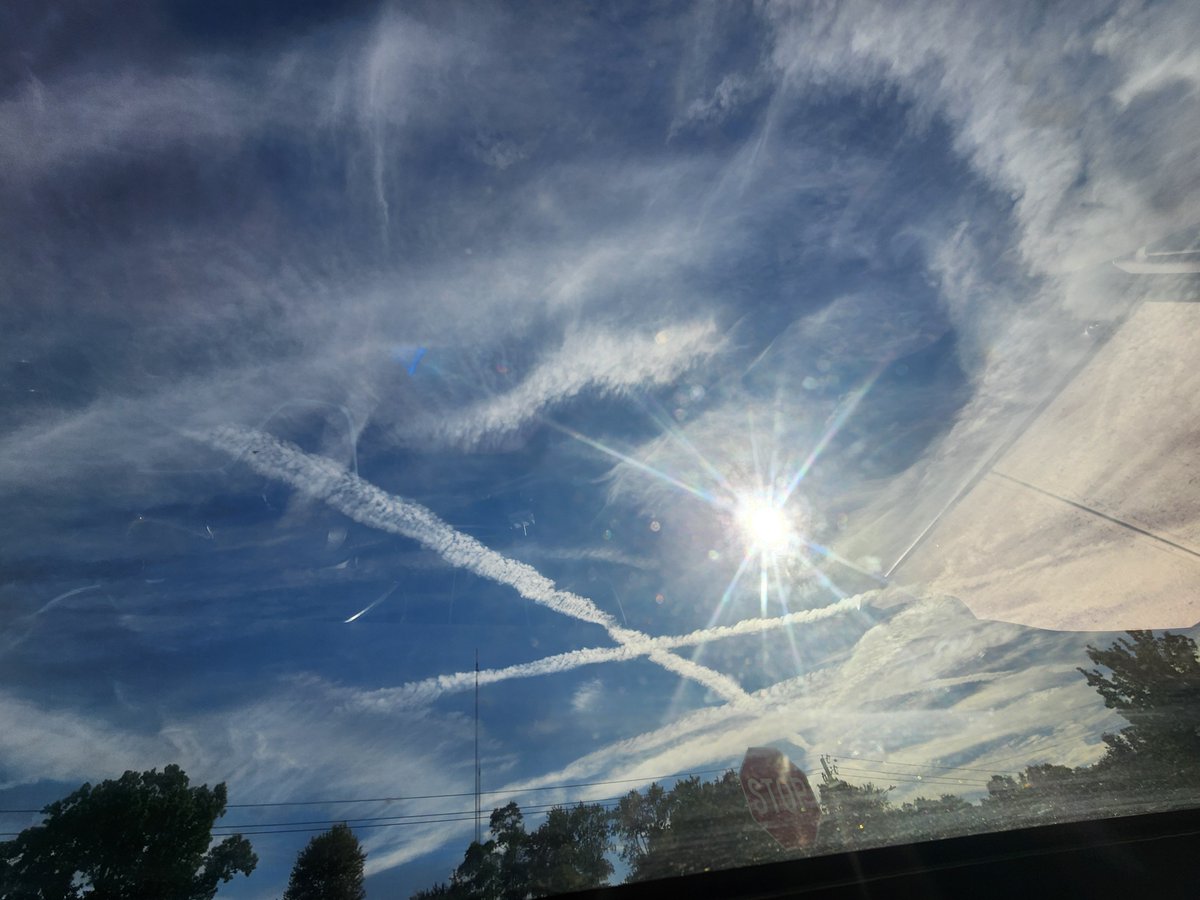 theNMWC's tweet photo. @jesseRoss597206 Yep i agree, ive had a weight on my chest, cough &amp; heart palpitations for days now, seem like everynight once the sun goes down they go ham in NE OH...  Its closest linked with the o³ &amp; pm2.5. That keep it low after they spray.  You see the 🌈 around the street lamps. https://t.co/pWMubtQsuj