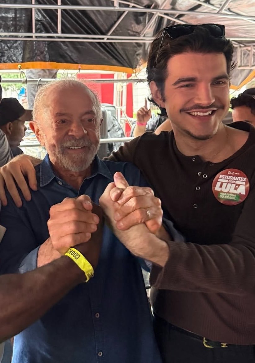 forumbunklr's tweet photo. Jão ao lado do presidente Lula durante manifestação na Avenida Paulista.

O cantor foi um dos poucos artistas que realmente deu a cara a tapa nessas eleições e não teve medo de se posicionar publicamente, príncipe do pop! https://t.co/HowrUaeB33