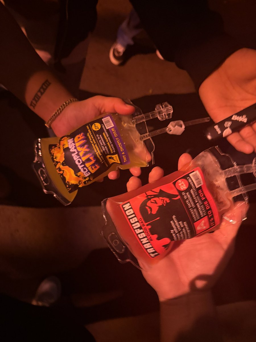 JoeDabss710's tweet photo. Last nite was a movie #knotts #scaryfarm #knottsscaryfarm https://t.co/vo4capfTXj