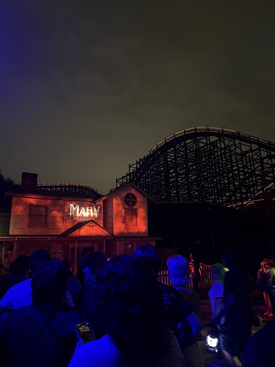 JoeDabss710's tweet photo. Last nite was a movie #knotts #scaryfarm #knottsscaryfarm https://t.co/vo4capfTXj