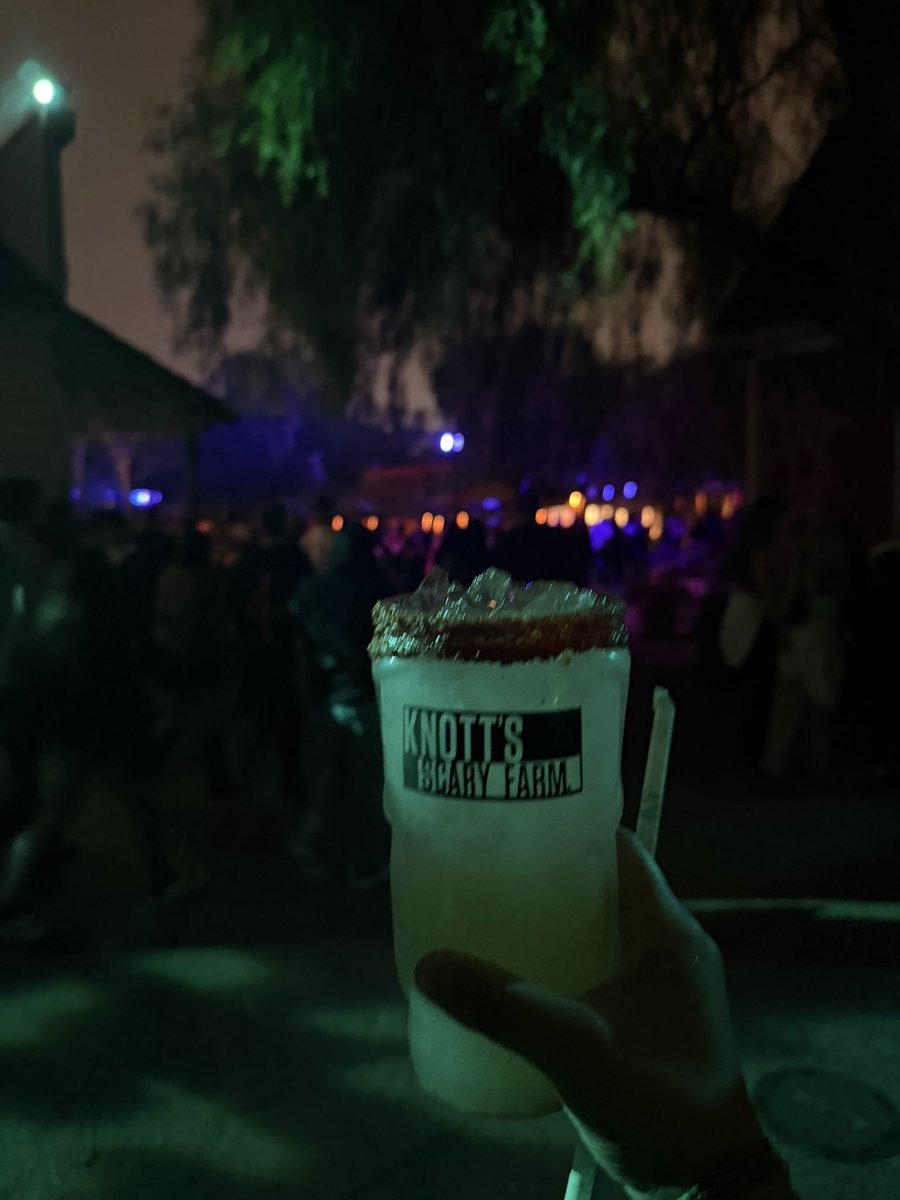 JoeDabss710's tweet photo. Last nite was a movie #knotts #scaryfarm #knottsscaryfarm https://t.co/vo4capfTXj