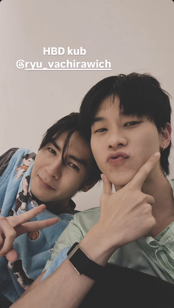 kookmin78790752's tweet photo. 👩🏻 : เมื่อความสดใสของสองหมอมาพบกัน🎬🌷🙈🤟🏻🩵
👦🏻 : กองนี้มีคนไข้ มีคุณหมอ มีอะไรอีก
ทีมหมอพันทางรีโพสสตรแบบนี้แล้วคืออยากดูแล้ว😱😱
#ออฟโรด #offroadKTP https://t.co/mH0WraL0wb