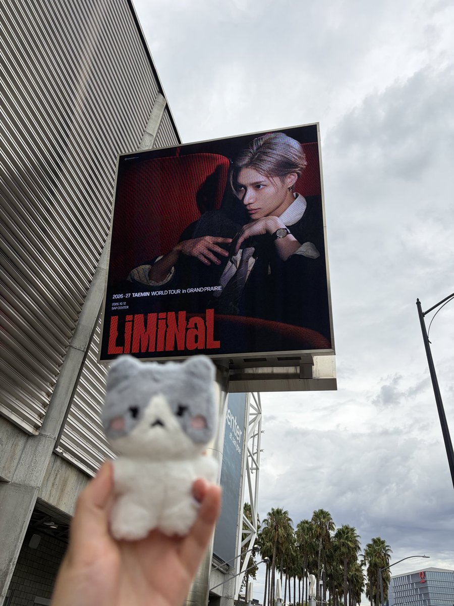 ACertainSenior's tweet photo. I was so ready to give out my freebies 🥲 Bay Area folks pls go check out @capitol_kpop for their fan suppory!

#TAEMIN #태민
#TAEMIN_LiMiNaL
#TAEMINWORLDTOUR
#TAEMINTOUR https://t.co/j78aPAzHkC