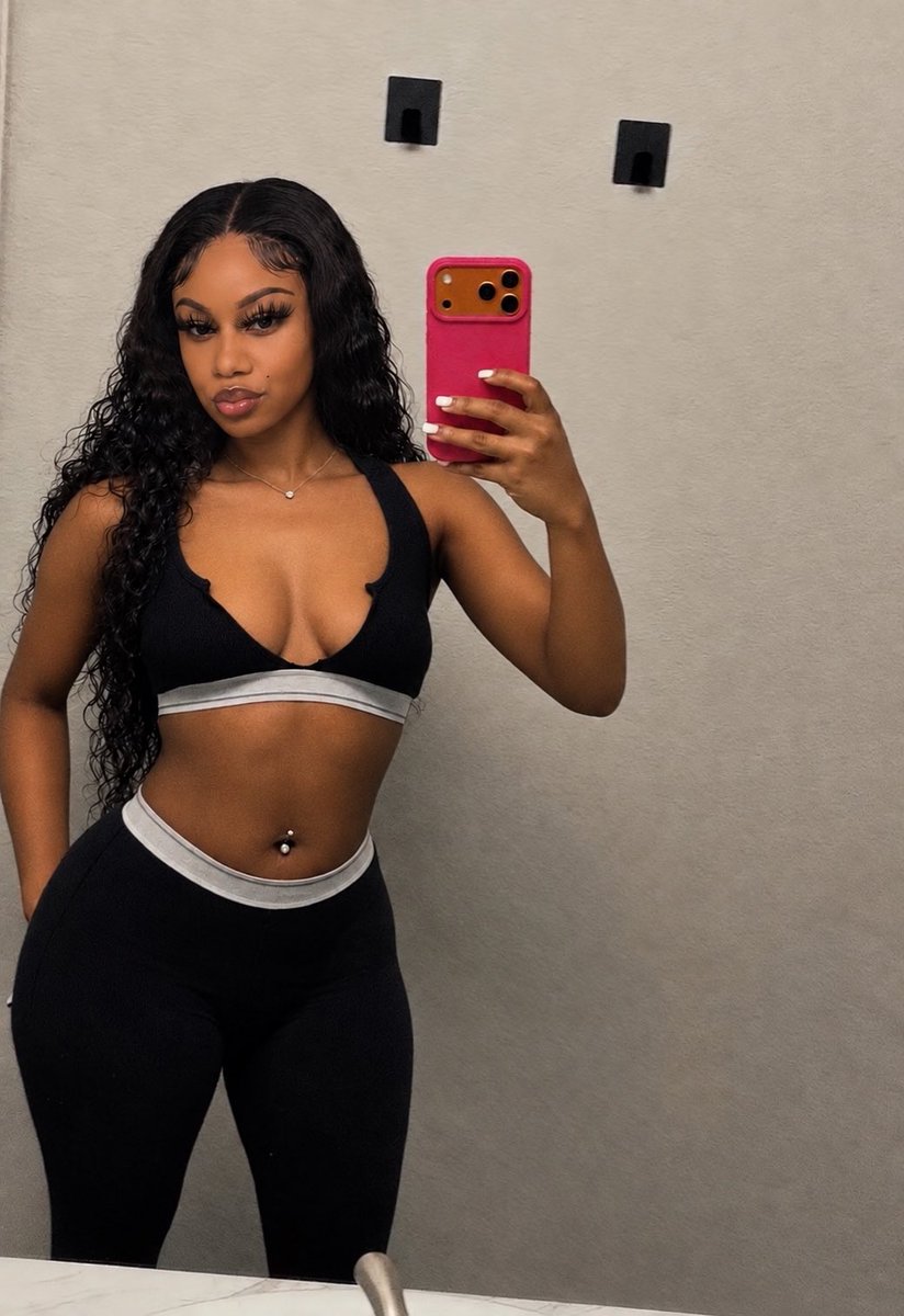 zella_og's tweet photo. Body looking like somebody���s favorite distraction. 😘🖤 https://t.co/So5GNLQ0kG