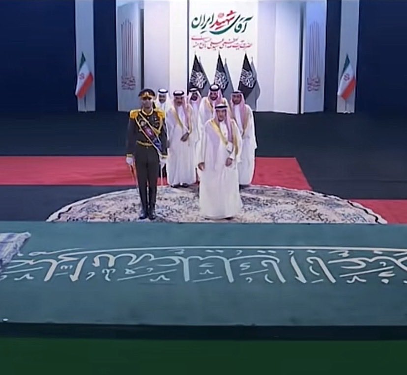 ixmansoor's tweet photo. @sa11l_7 @0zero70 @im7v7 الاسلحه الي تقول عنها كلها رايحه ل ميناء المكلا الي تابعه للحزب الانتقالي الجنوبي الي حررت نصف جنوب اليمن

شوف مندوبكم الي رايحين يعزون الخميني الداعم الاول للحوثي https://t.co/U3CViwhRSv